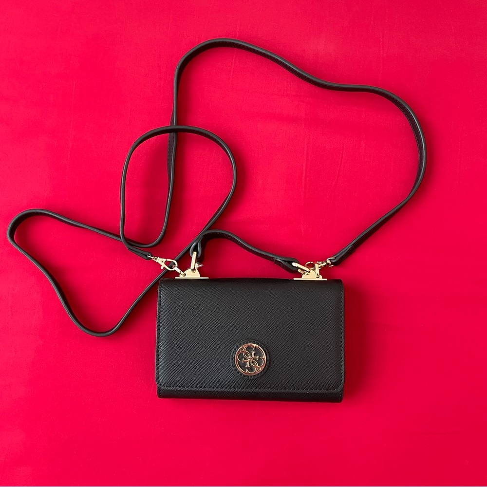 Guess Shoulder Bag in Black